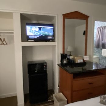 Cedar Lodge Motel - Hotels Near Me - Dunsmuir, California