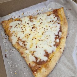 Giovanni's Pizza - Pizza had absolutely zero flop nice and crispy with a nice amount of extra cheese