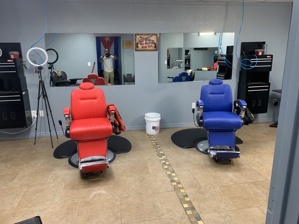 Smoking Shaves Barber Parlor Logo