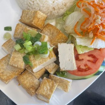 The Pho - Tofu Vermicelli, but subbed for rice. Wouldn't order again. Get the vegan pho. Trust me. - Vietnamese Near Me - Stockton, California