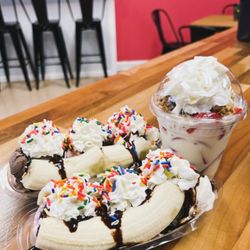 Fiesta Snacks - Banana split and strawberries in cream