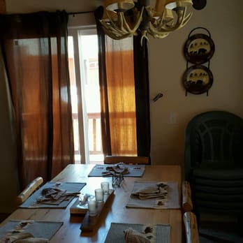 Big Bear Cool Cabins - Kitchen was set up was super cute - Property Management Near Me - Big Bear Lake, California Big Bear Cool Cabins - Kitchen was set up was super cute - Property Management Near Me - Big Bear Lake, California