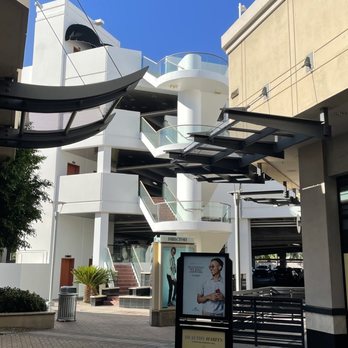 Biltmore Fashion Park - Shopping Centers Near Me - Phoenix, Arizona