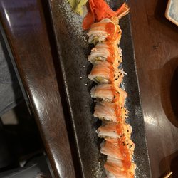 Volcano Sushi Bar & Hibachi - Este se llama Lucky lady está súper bueno a mi no me gusta el camarón pero este sushi es lo mejor