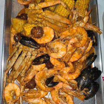 Craving Crab Haus - Family tray - Cajun/Creole Near Me - Riverside, California