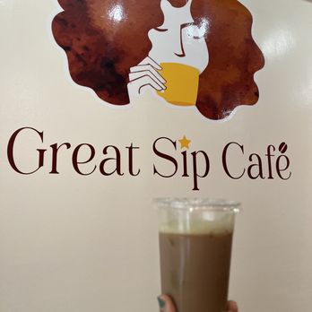 Great Sip Cafe - Dragonfruit match latte in front of wall decor - Coffee & Tea Near Me - Oak Park, Illinois