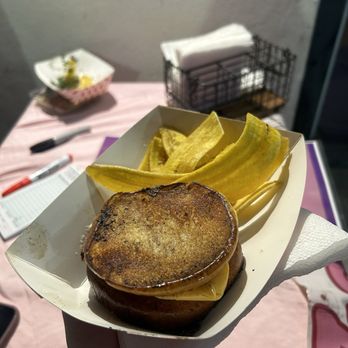 The Magic Burger - Lil cheesy - Burgers Near Me The Magic Burger - Lil cheesy - Burgers Near Me
