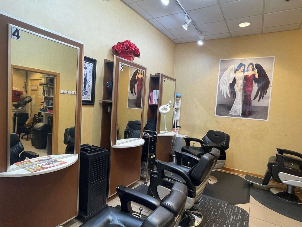 Family Hair Cuts Logo