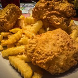 Emely's Pizza Restaurant - Fish & Chips Dinner