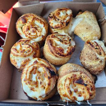 Pizza Guys - Cheezee Garlic Rolls - Pizza Near Me - Orange, California Pizza Guys - Cheezee Garlic Rolls - Pizza Near Me - Orange, California