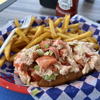 The Gloucester House - Cold Lobster Roll - Seafood Near Me - Gloucester, Massachusetts
