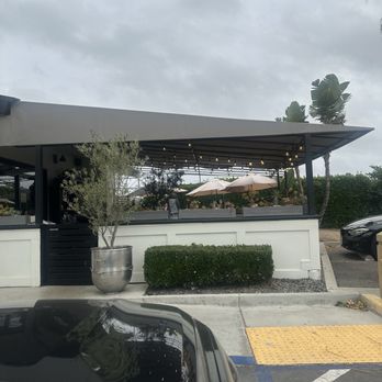 Boil & Bake - Front view of the outside patio - Bagels Near Me - Costa Mesa, California