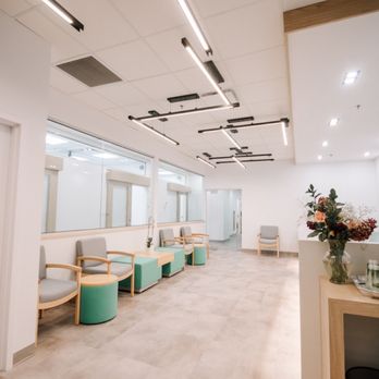 Centre dentaire Les Cours - Waiting room - Cosmetic Dentists Near Me - Montreal, Quebec Centre dentaire Les Cours - Waiting room - Cosmetic Dentists Near Me - Montreal, Quebec