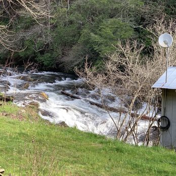 Soquee River Falls - Grandpa Watts Mill - Hiking Near Me