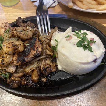 Applebee's Grill + Bar - Chicken , shrimp and mashed potatoes - Sports Bars Near Me - Copperas Cove, Texas