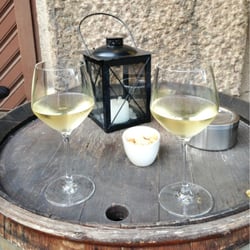 R Vinbar - Vin udenfor på en fredag.