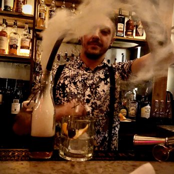 Tanner Smiths - Bartender making a Winona - Cocktail Bars Near Me - New York, New York Tanner Smiths - Bartender making a Winona - Cocktail Bars Near Me - New York, New York