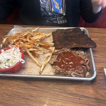 Road Hawg BBQ Swine Dining - Food Trucks Near Me - Gorham, New Hampshire