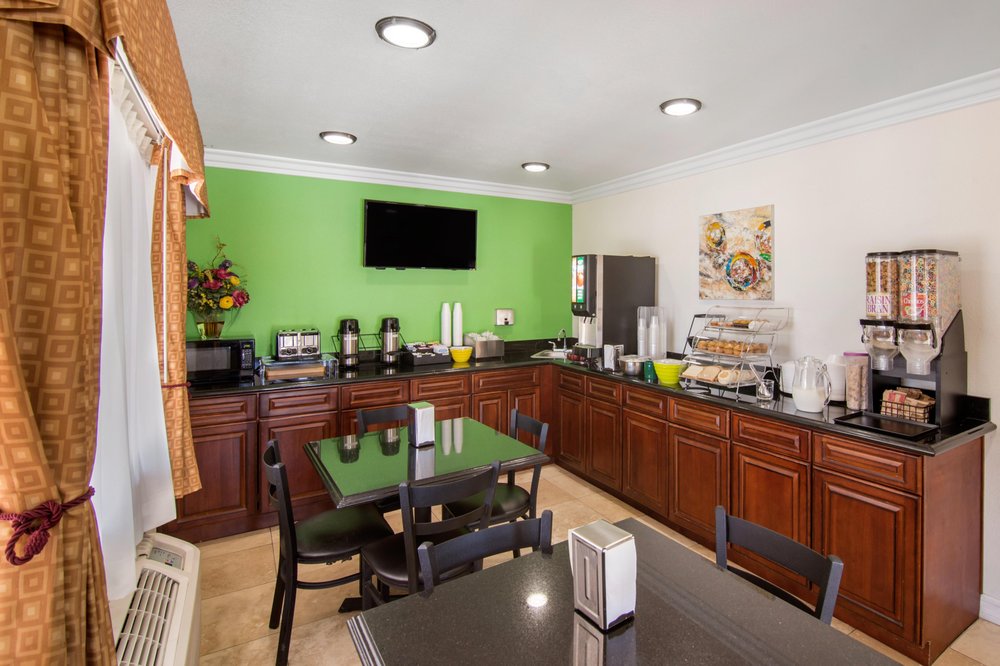 RODEWAY INN ADELANTO US 395 Updated August 2024 15 Photos & 13