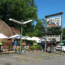 Sam Hicks Drive In - Outside