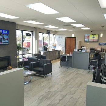 Honest-1 Auto Care - Honest-1 waiting room with complimentary wifi, snacks and coffee! - Auto Repair Near Me - Orlando, Florida