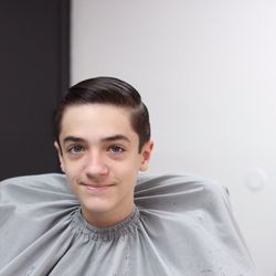 Xclusiv Barber Lounge - Classic young gentlemen combover.