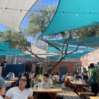 Everson Royce Bar - Outside seating - Bars Near Me - Los Angeles, California Everson Royce Bar - Outside seating - Bars Near Me - Los Angeles, California