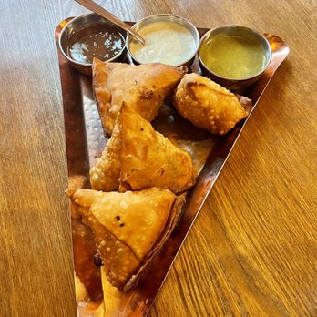 Cafe Maharani - Veggie Samosas w/ 3 sauces (tamarind, yogurt, and a spicy green sauce). My fave combo is a little yogurt and some of the green spicy sauce. - Indian Near Me - Honolulu, Hawaii