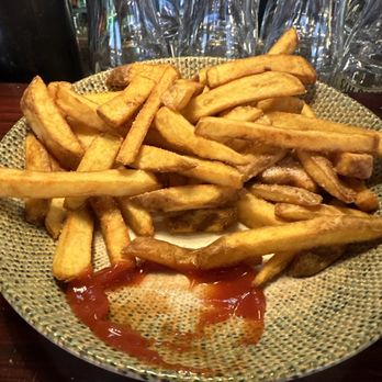 Murphy's Irish Pub - Fries - Irish Near Me - Schiphol, New Hampshire