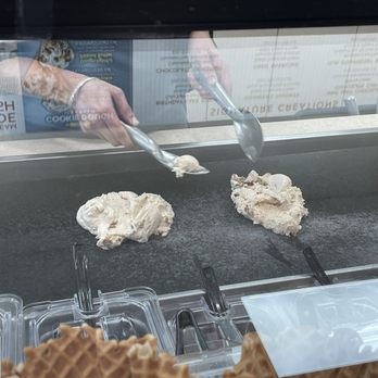 Cold Stone Creamery - Crafting stone for Cinna Roll Bliss - Desserts Near Me - Tucker, Georgia