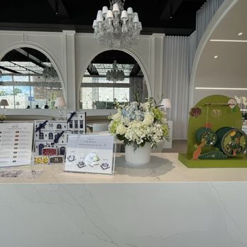 Lady M Cake Boutique - Bakeries Near Me - Houston, Texas Lady M Cake Boutique - Bakeries Near Me - Houston, Texas