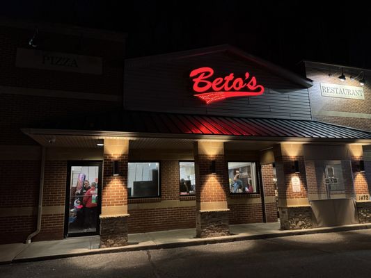 Beto's Pizza by null