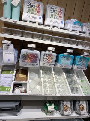 Crate & Barrel by null