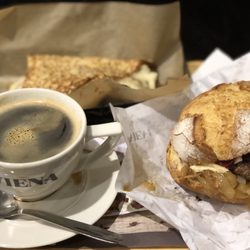 Viena - Hamburger, Crepes, and an Americano
