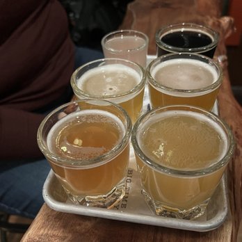 Big Time Brewing Company - Flight - Pubs Near Me - Seattle, Washington