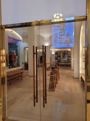 Gabriela Hearst Madison Avenue by null