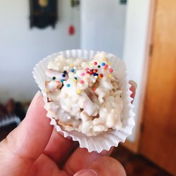 My favorite. Pretzels, marshmallow, white chocolate... Mmmm