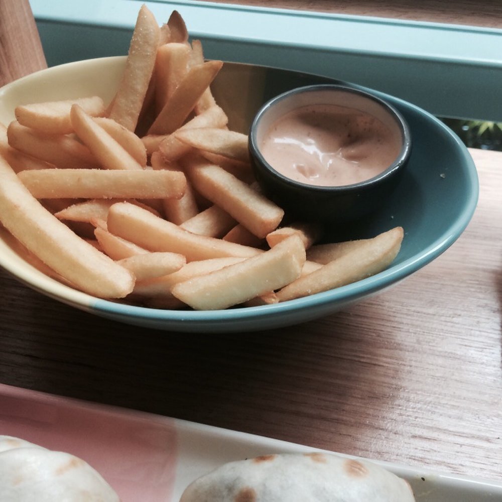Chips and chipotle sauce Chips and chipotle sauce