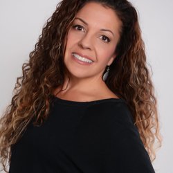 Amazing Amy’s Cleaning - Headshots by Glampinups for the Safeway cart ads 2021