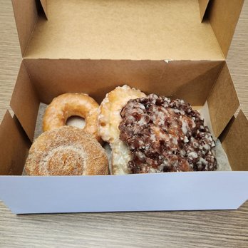 Fox's Donut Den - Donuts Near Me - Nashville, Tennessee Fox's Donut Den - Donuts Near Me - Nashville, Tennessee