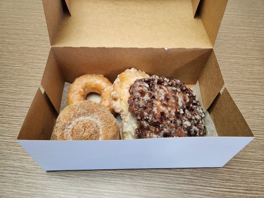 Fox's Donut Den by null