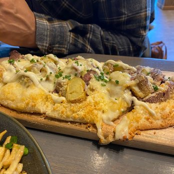 402 eat + drink - Steak flatbread - American Near Me - Omaha, Nebraska