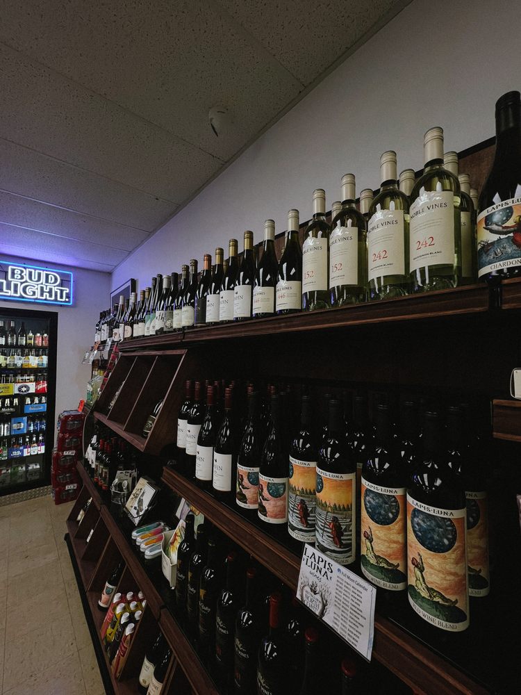 Pine Canyon Store Logo