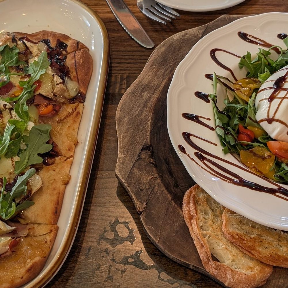 Prosciutto & Brie Flatbread | Burrata Prosciutto & Brie Flatbread | Burrata