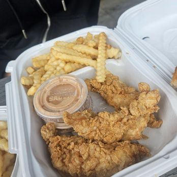 Raising Cane's Chicken Fingers - Chicken Shop Near Me - Oxnard, California
