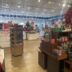 Bath & Body Works - Lots of room for smells