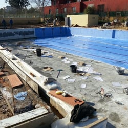 Piscinas Acua Europa - construcción de piscina en fase de revestimiento en Jerez