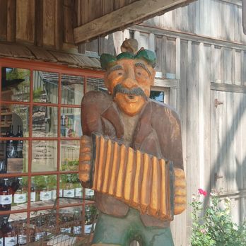 Das Peach Haus - Little squirrel friend loves this place too. - Specialty Food Near Me - Fredericksburg, Texas