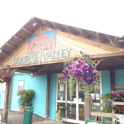 Bourne Valley Garden Centre - Front entrance to the garden centre