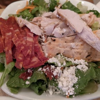 Famoso Neapolitan Pizza - Chicken Salad - Pizza Near Me - Jasper, Alberta Famoso Neapolitan Pizza - Chicken Salad - Pizza Near Me - Jasper, Alberta